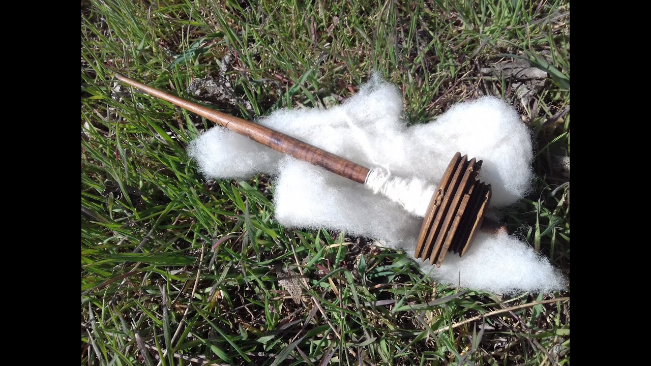 Gyapjú fonása régi orsón - Wool Spinning on a Hungarian Spindle (original old piece)
