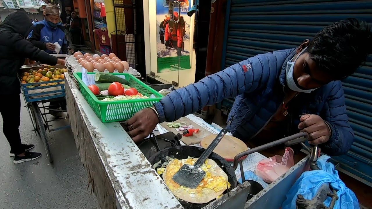 Ep 3. Street Food in Kathmandu - Egg roll and UNFAMILIAR fruits