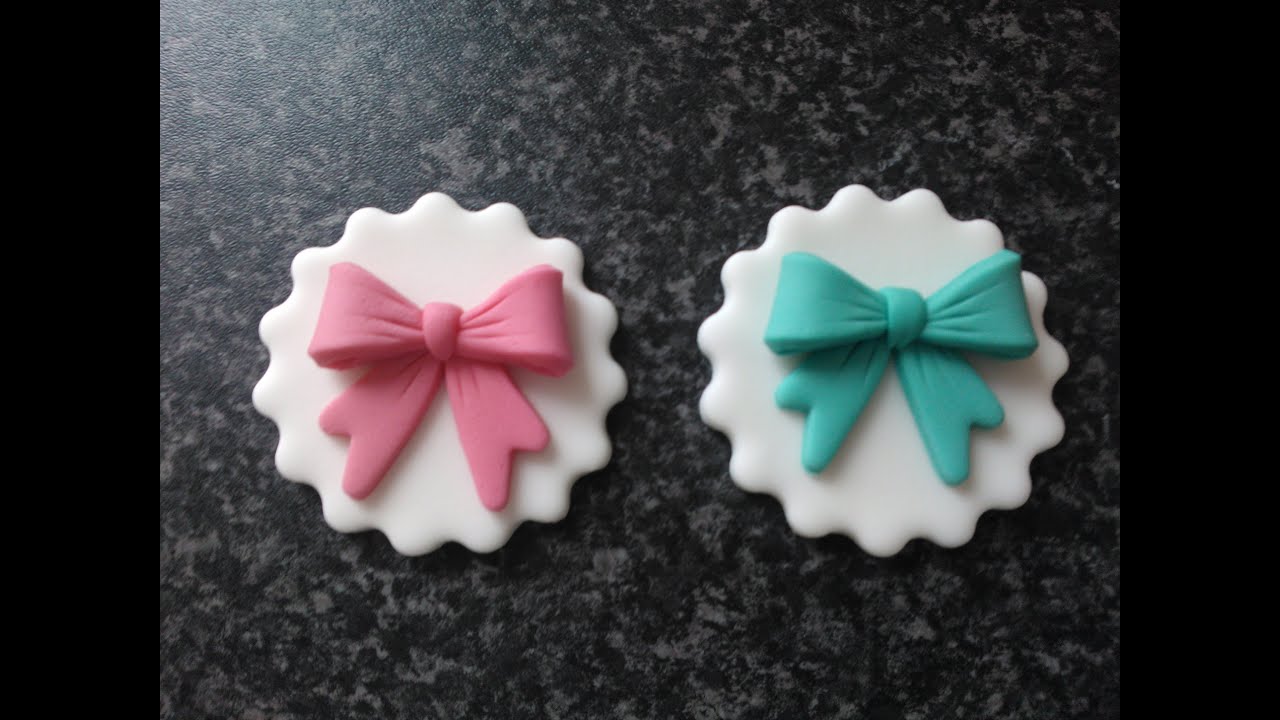 How to make easy pretty icing bows cup cake toppers every time by The Cake Tower