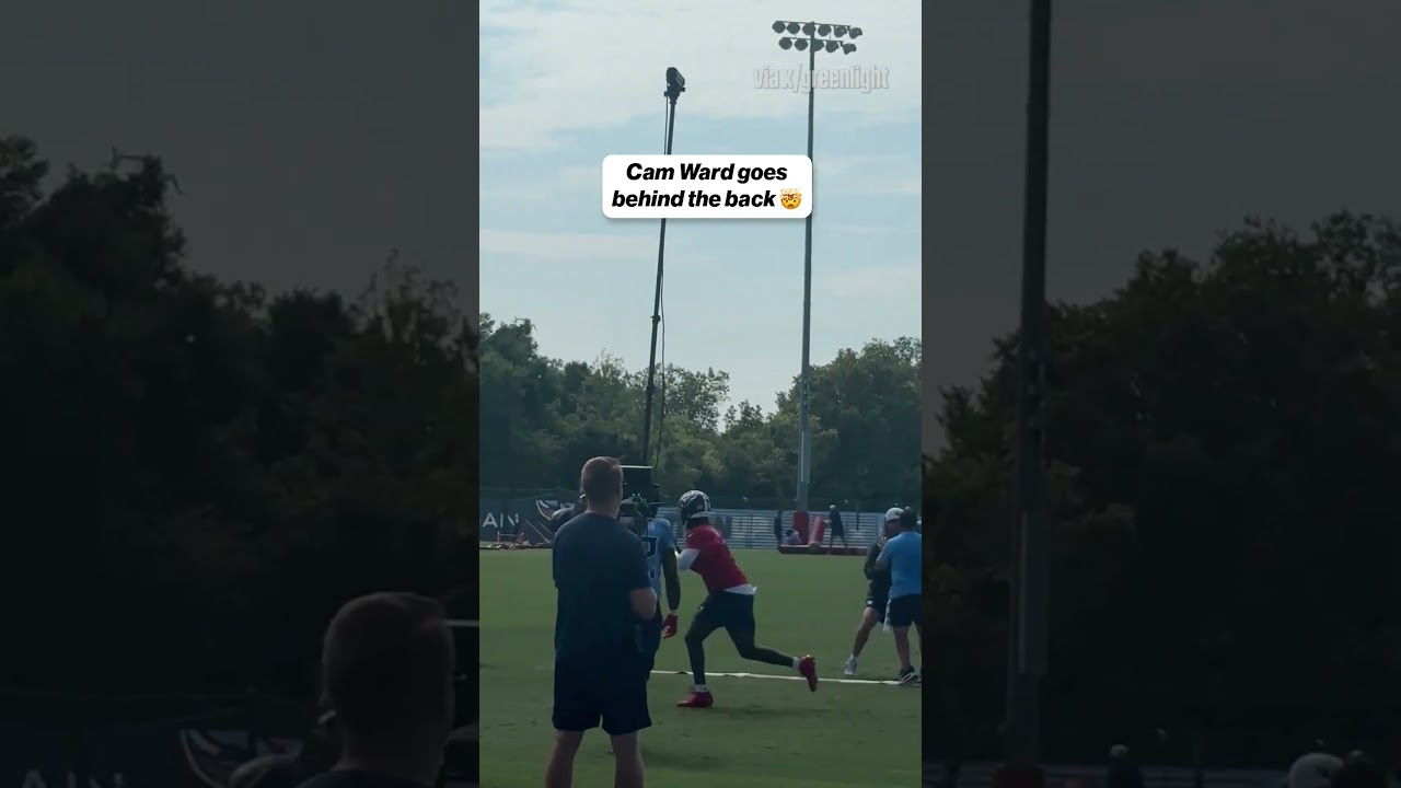 Cam Ward with a BEHIND THE BACK PASS 👀 #Nfl #football #titans #tennessee