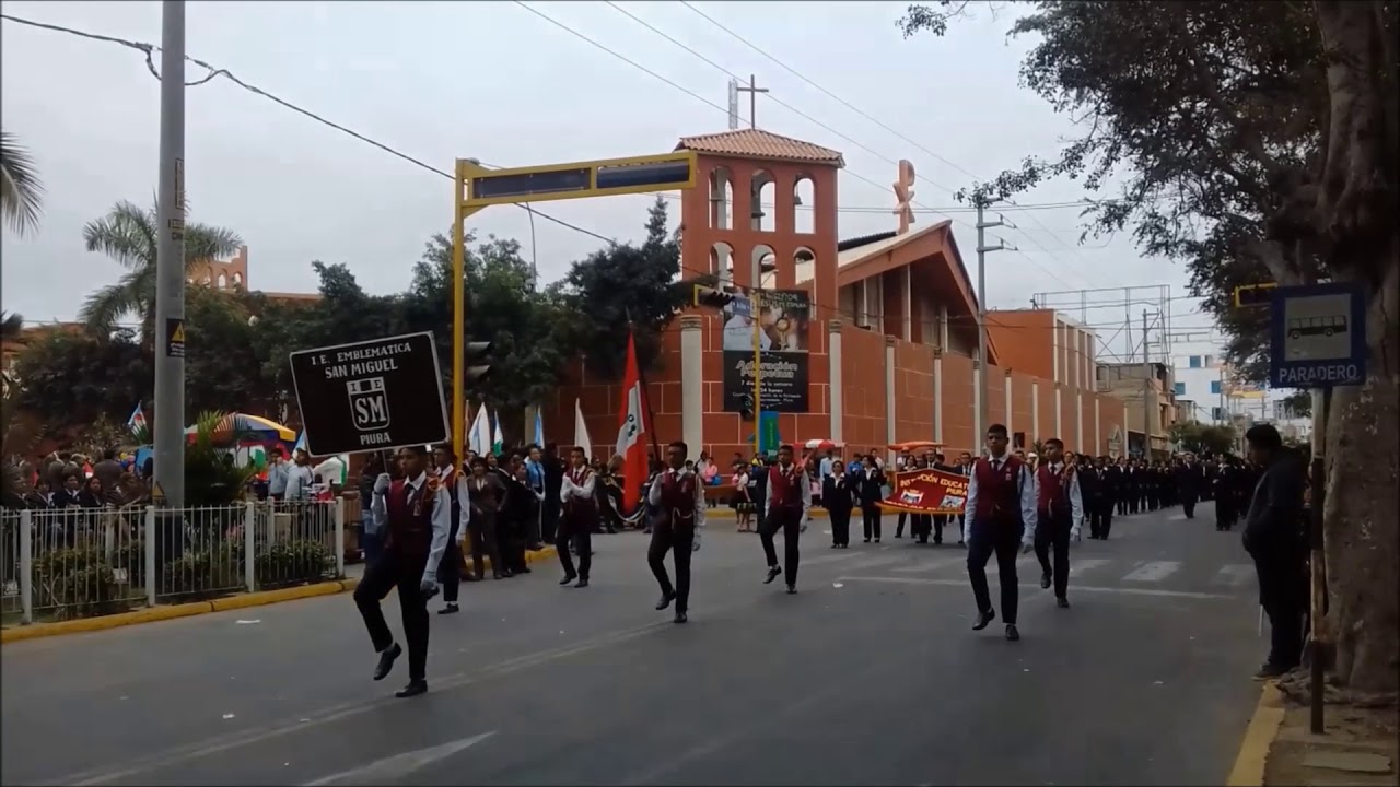 Desfile escolar Colegio San Miguel Piura 25  Julio 2018 (+ PREVIA)