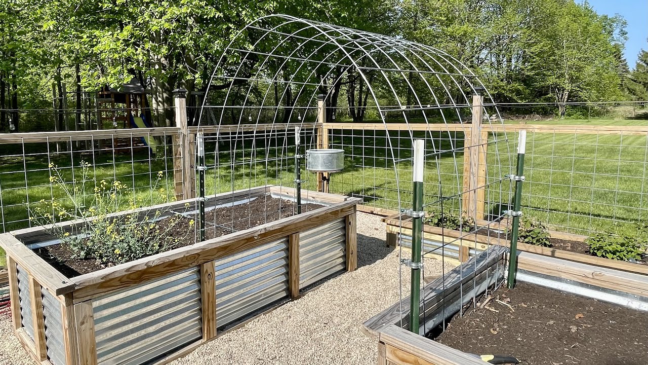 Building Cattle Panel Fence Trellises using Livestock Panel Connector // Bog Life #DIY #howto