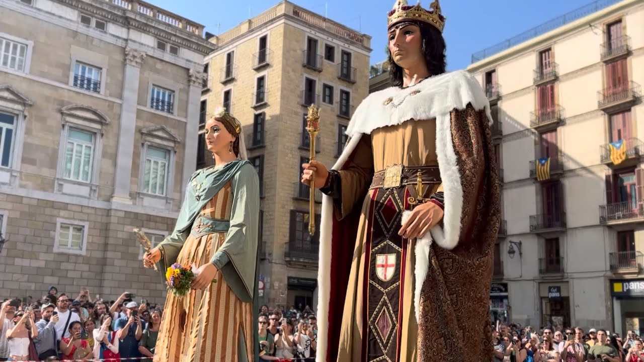 Ball dels Gegants de la Ciutat | Flama del Canigó 2025 | #SantJoanBCN