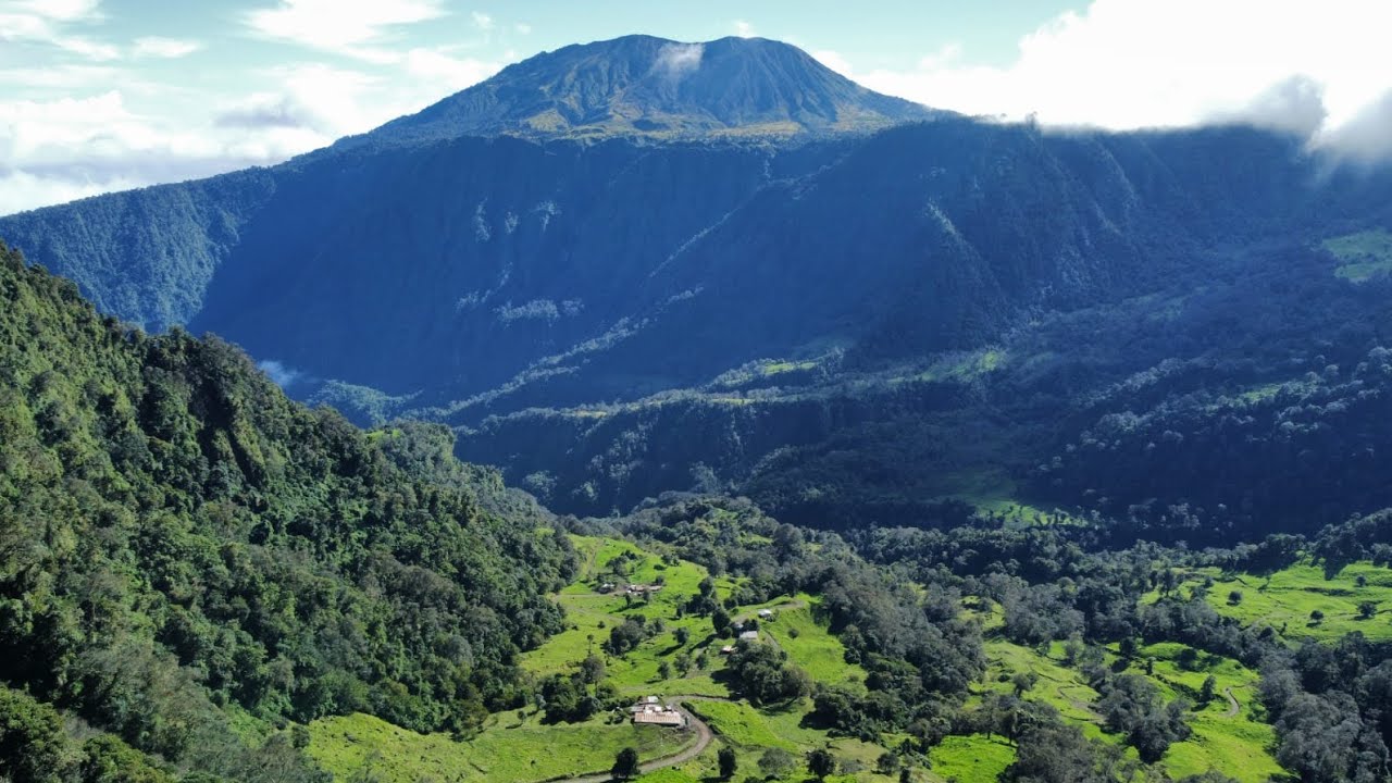 Irazú, volcán Turrialba, cerro Alto Grande, bajo Los Robert. Un rincón tan escondido como mágico.