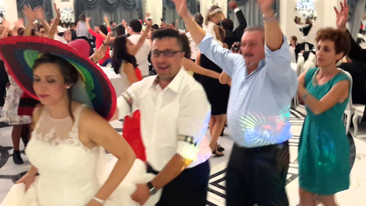 TRENINO CON GADGET, BALLI, ANIMAZIONE MATRIMONIO - PLAZA VASTO - MUSICA BY FRANCESCO BARATTUCCI