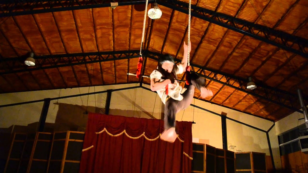 Javier Varela trapeze - trapecio