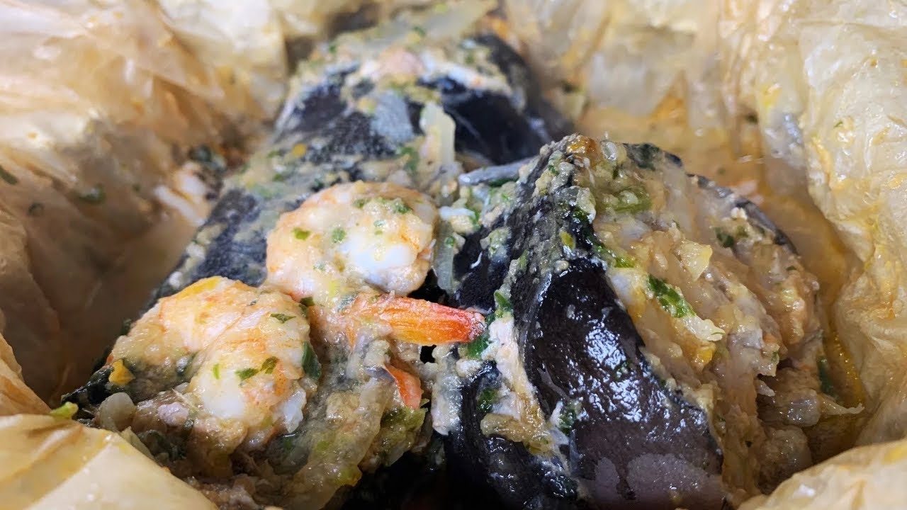 Une autre manière de cuisiner le POISSON CHAT en papillote avec des crevettes(liboke ya ngolo)gout..