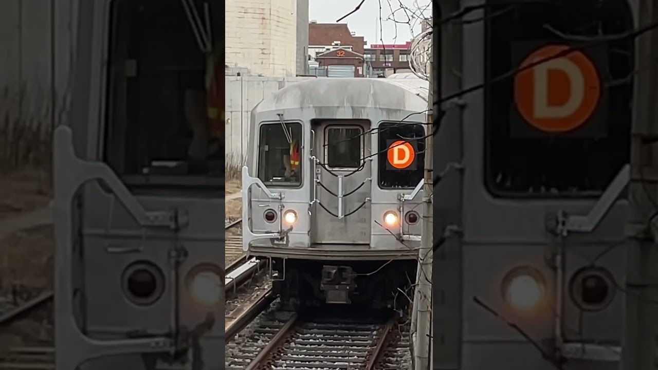 R42 D Train At 86 Pocket Tracks #mta #nycta #CIY #subway #foam #R42 #dtrain #brooklyn #86street