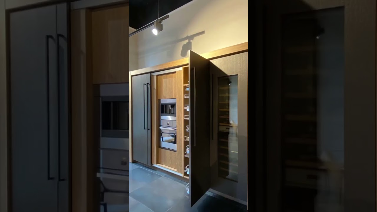 A quick presentation of this Bridge kitchen from #moltenidada & #giorgioarmani collaboration