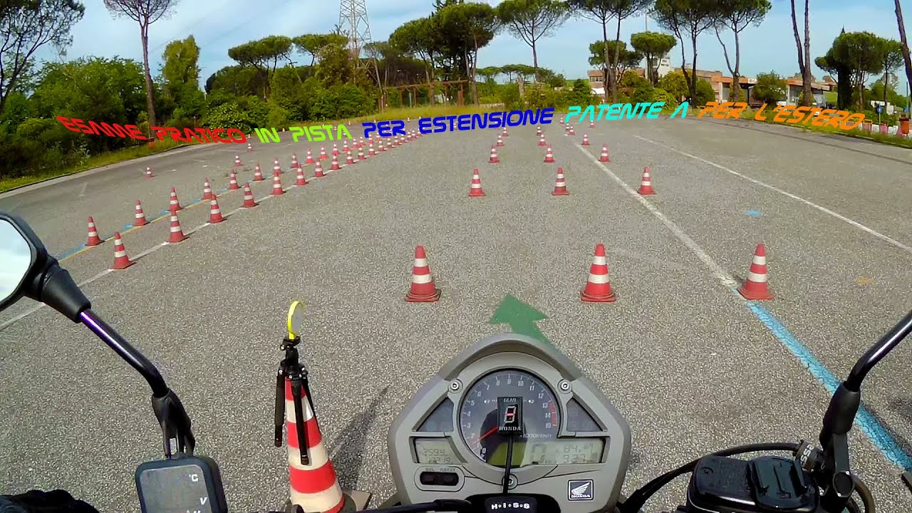 MotoVlog - Esame pratico in pista per estensione patente A per l'estero con la Honda Hornet 600.