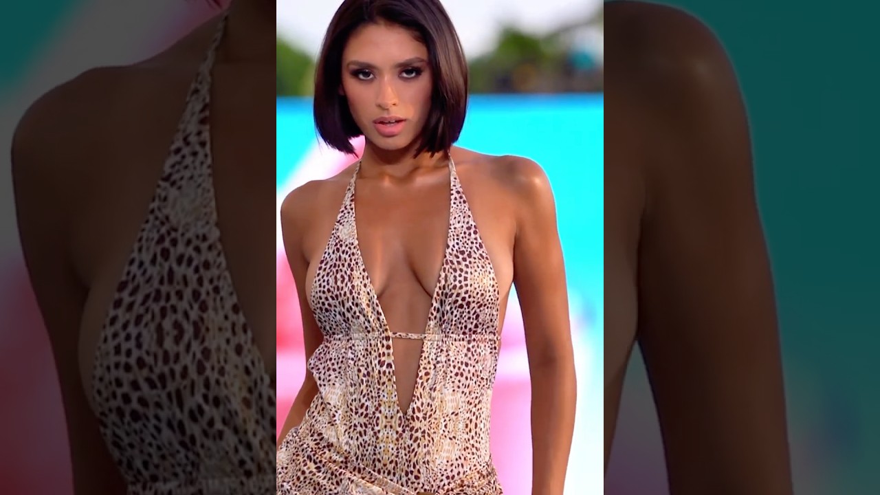 Model Isa Ludena 🔥 Walks for Delarose Swim | Miami Swim Week 2025 | FashionStockTV