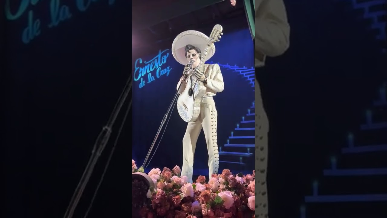 Ernesto Gives Teresa a Rose! Oogie Boogie Bash 2022