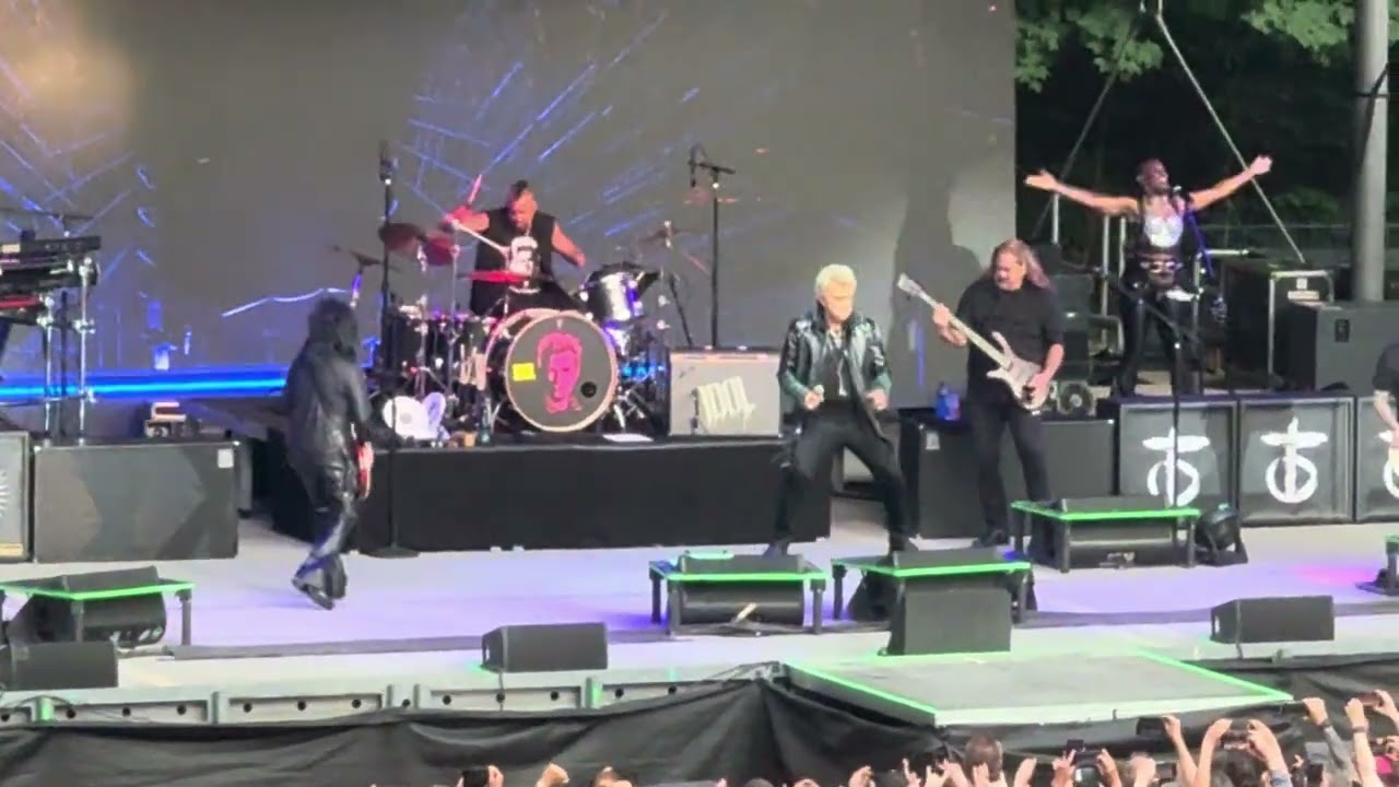 Billy Idol - Intro / Still Dancing - live - its a nice day … to tour again