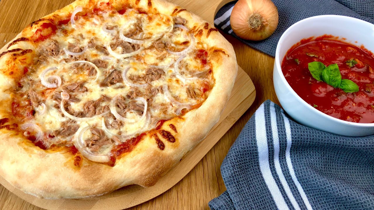 Pizza auf Pizzastein im Backofen backen | Pizza mit Thunfisch und Zwiebeln