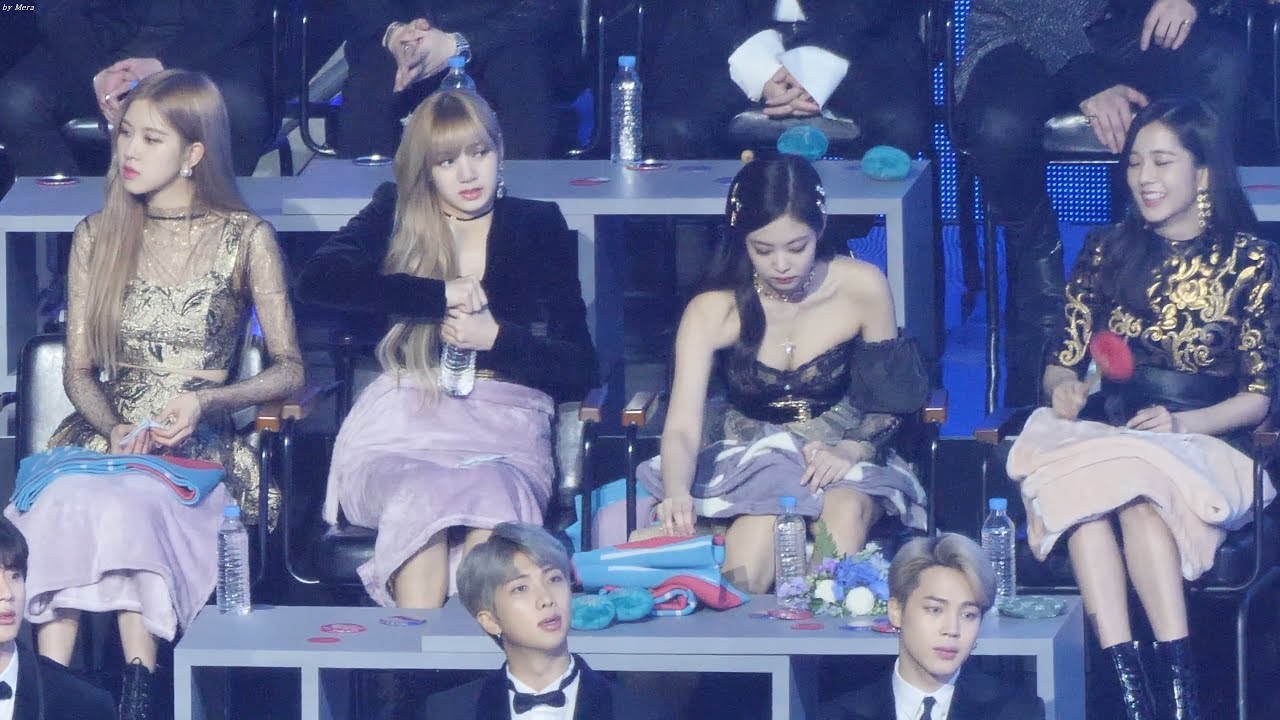 190105 블랙핑크 (BLACKPINK) 봄여름가을겨울 '브라보 마이 라이프 리액션, 물병이 잘안따지는 리사 [4K]  직캠 Fancam (골든디스크 어워즈) by Mera