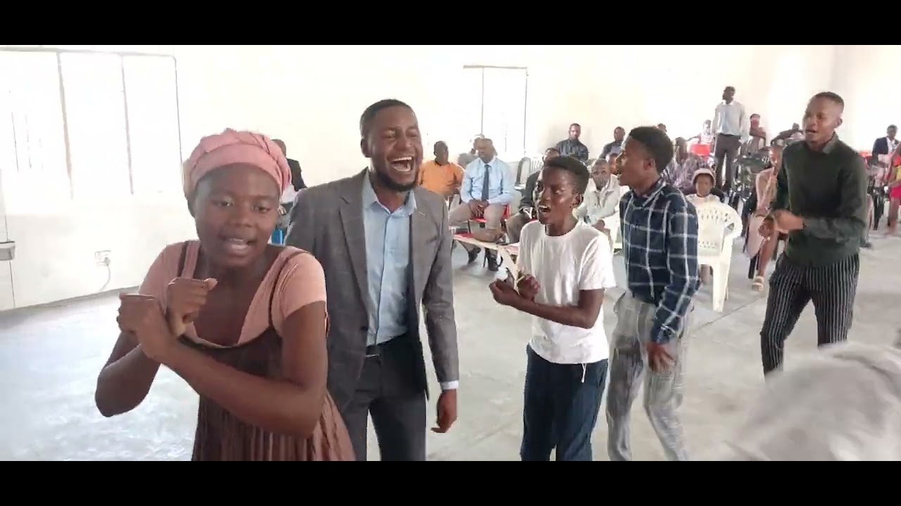 brother Ngozi leading the song 🎵