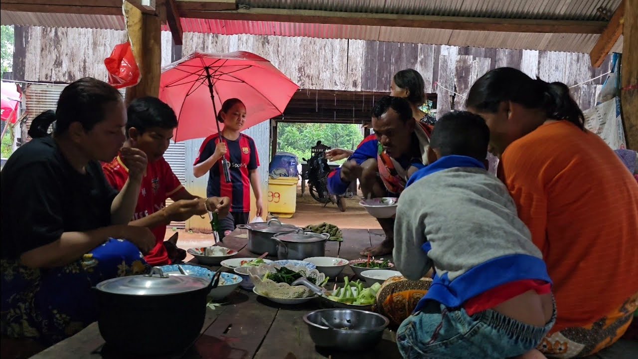 Cooking food to eat with a warm family and growing vegetables
