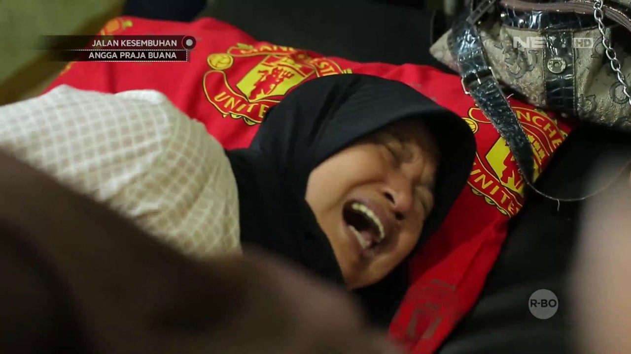 Sarafnya Kejepit, Ibu Ini Teriateriak Saat Diobatin