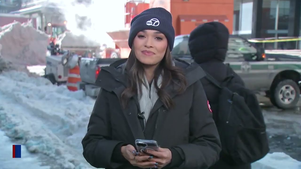 DSNY melts snow as piles disrupt pedestrian traffic