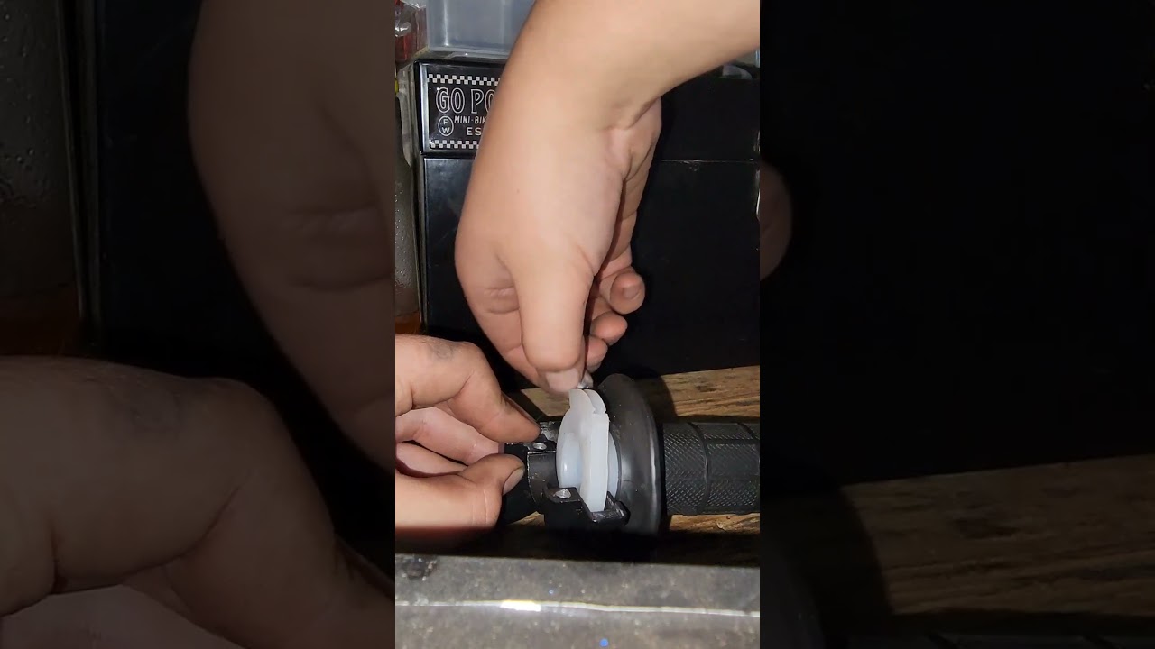 Как соединить тросик газа с рукояткой газа #минибайк #какэтосделать #coleman #механика #картинг