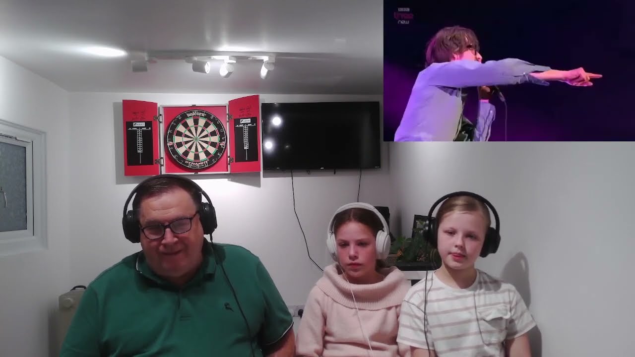 Common People live at Reading (2011) reaction
