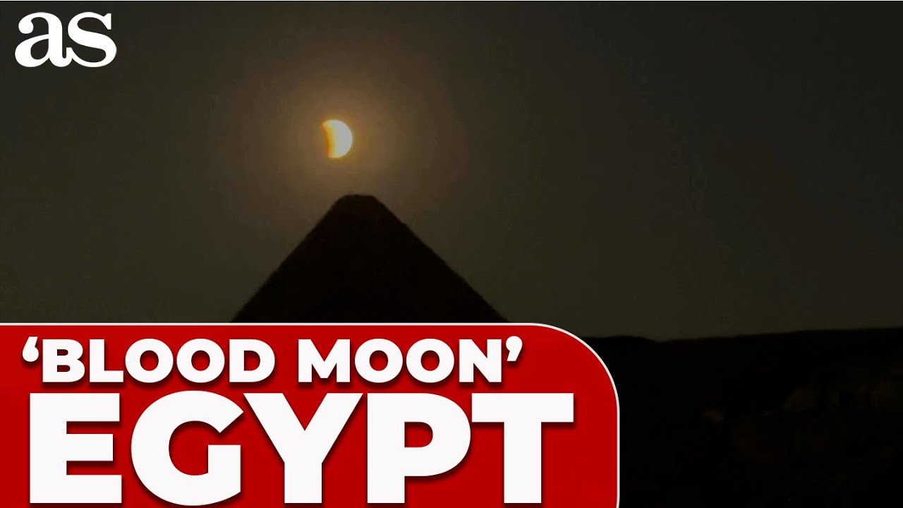 TOTAL LUNAR ECLIPSE SEEN above EGYPT&rsquo;S night sky