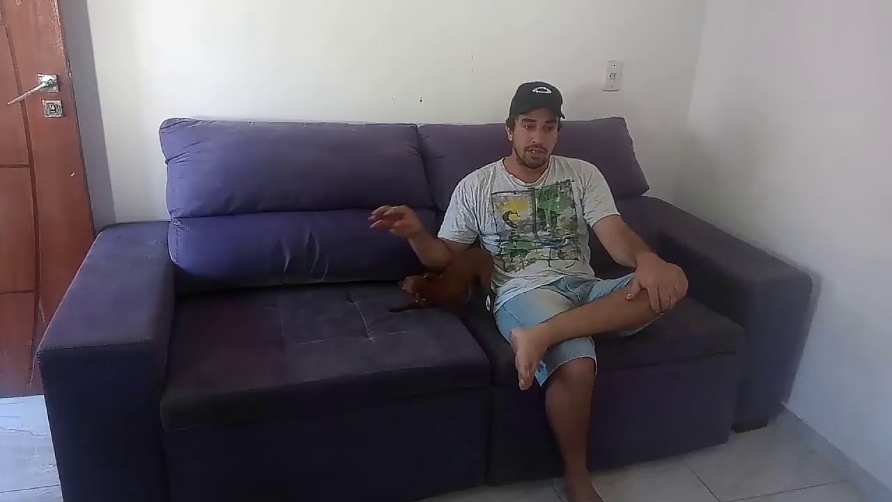 desmontando sofá para troca de tecido