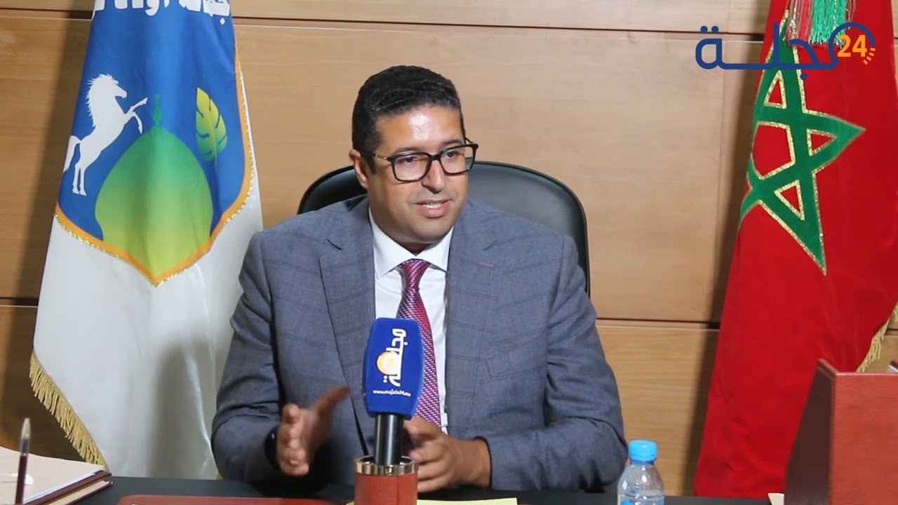 عثمان الطرمونية رئيس جماعة اولاد فرج ..يوضح أسباب توقف الاشغال بالشارع الرئيسي