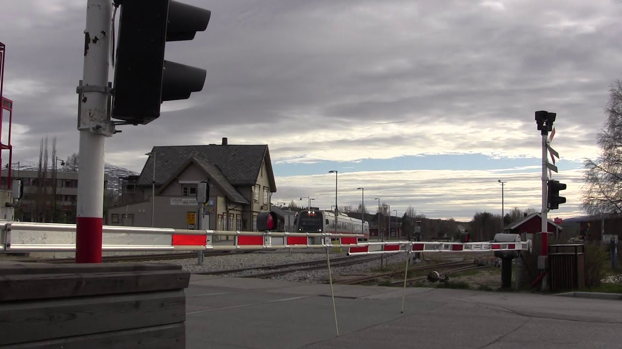 Tynset Railroad crossing, Norway 1 / Tynset Planovergang 1