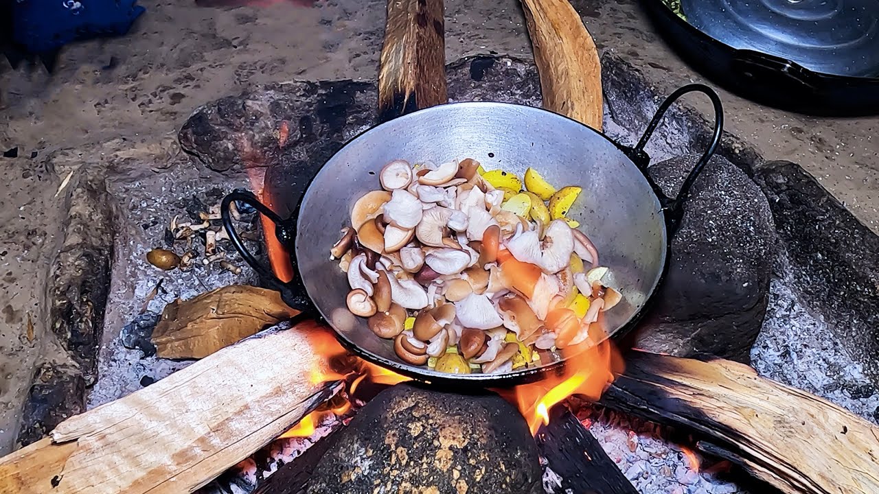 Rita cooks wild mushroom and potato curry @rojanRita