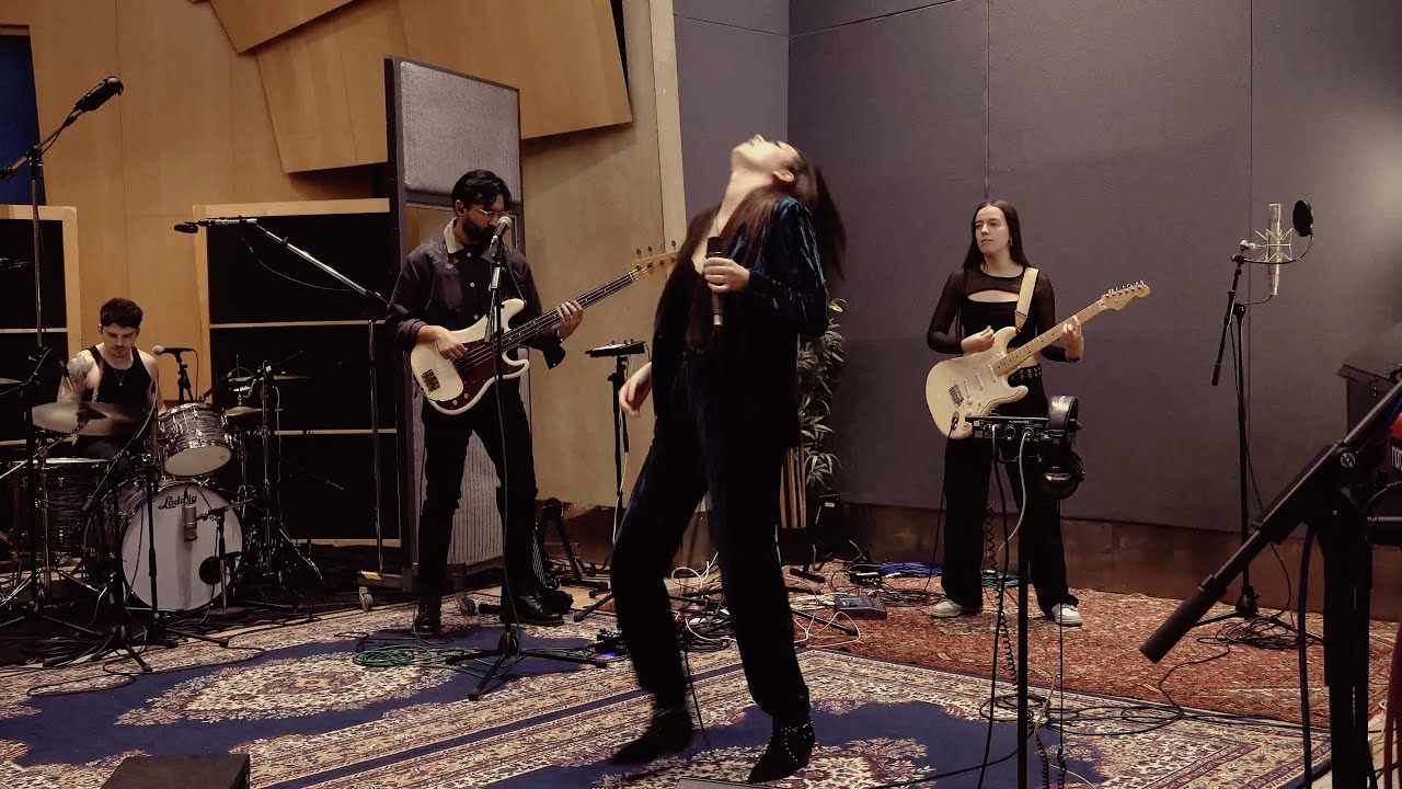 Courtney Hadwin -  JAGGED  (Live At Metropolis Studios)