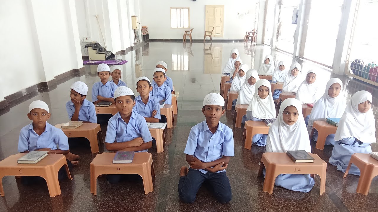 Student of akbari madrasa manvi #quraan#para28#student#education