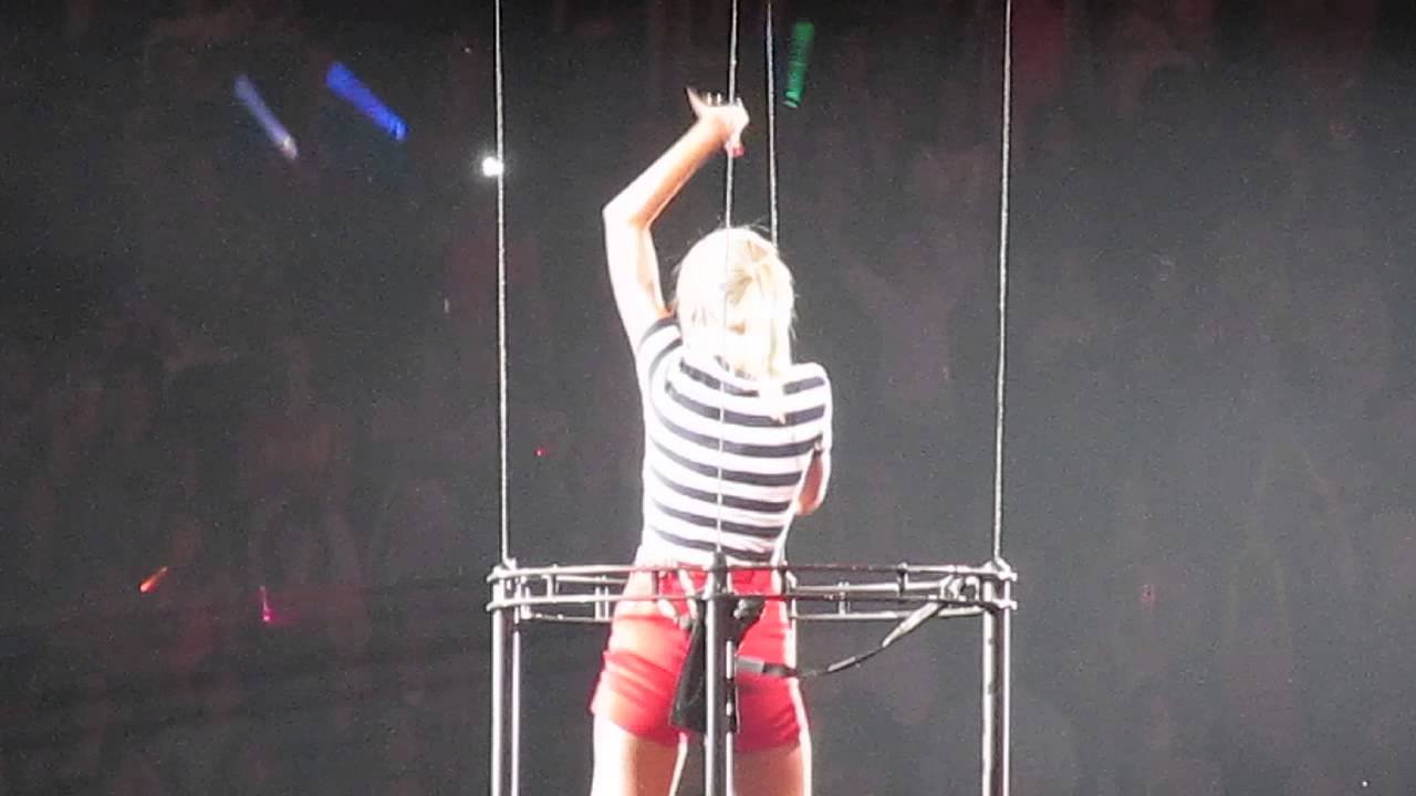 Taylor Swift - Sparks Fly (Kansas City)