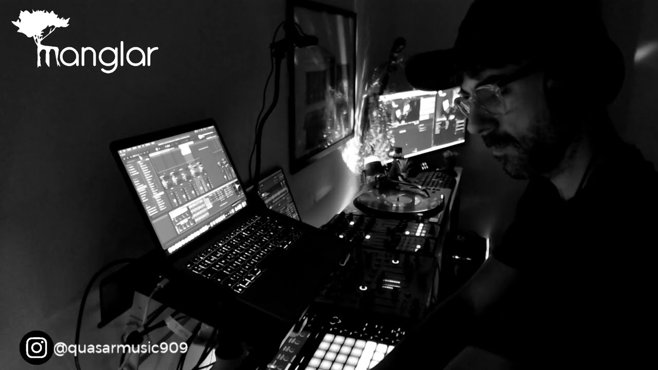 - Q U A S A R - extra  techno podcast 025 BEST SONGS OF THE CHANNEL