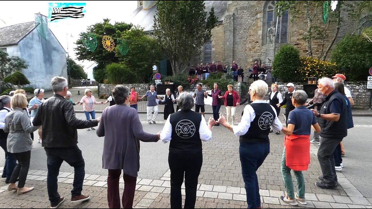 Gwenn ha du - An dro, avec les danseurs de Korollerion (Baden 56)