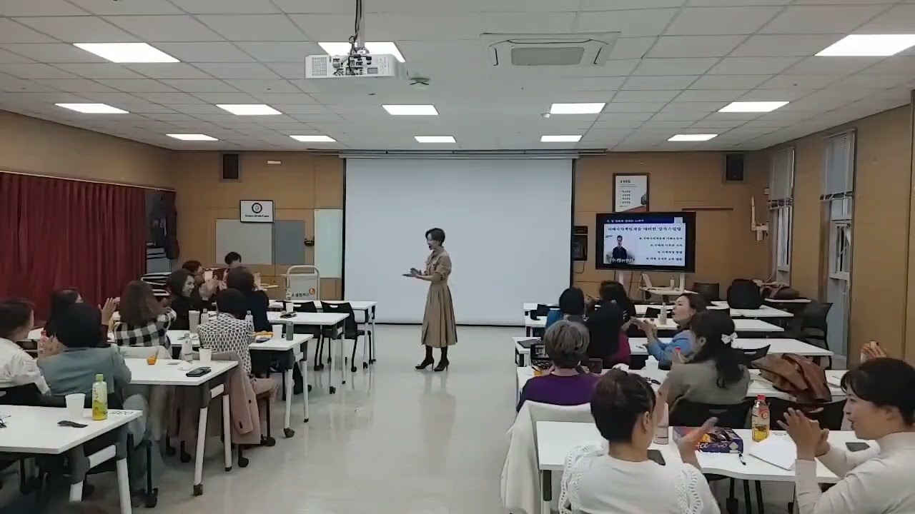재미있는 실버교육/ 치매예방 손유희/ 치매예방 율동 제비처럼/ 시니어브레인교육지도사 역량강화교육연수/ 다온강사양성교육원 대표 신은영 (교육및강의문의 010 4766 7719)