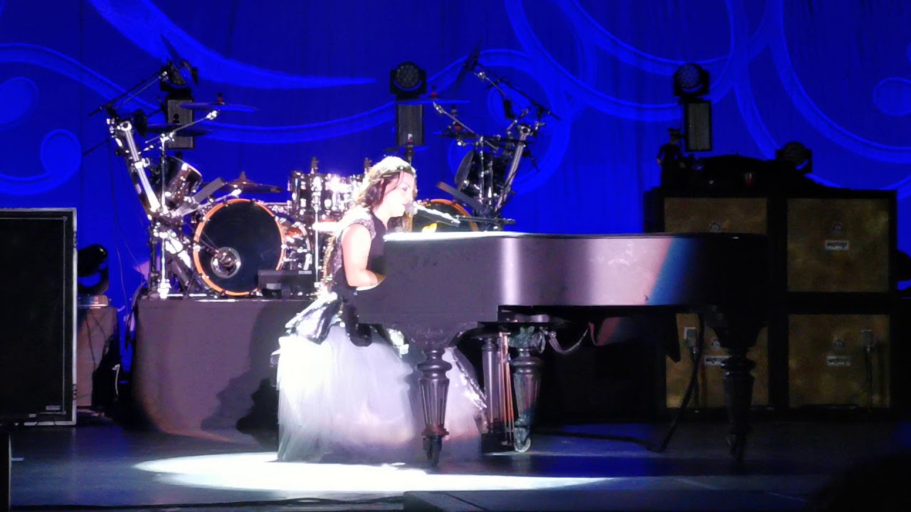 Love exists + My Immortal intro - Evanescence live Arena Verona 2/9/2019
