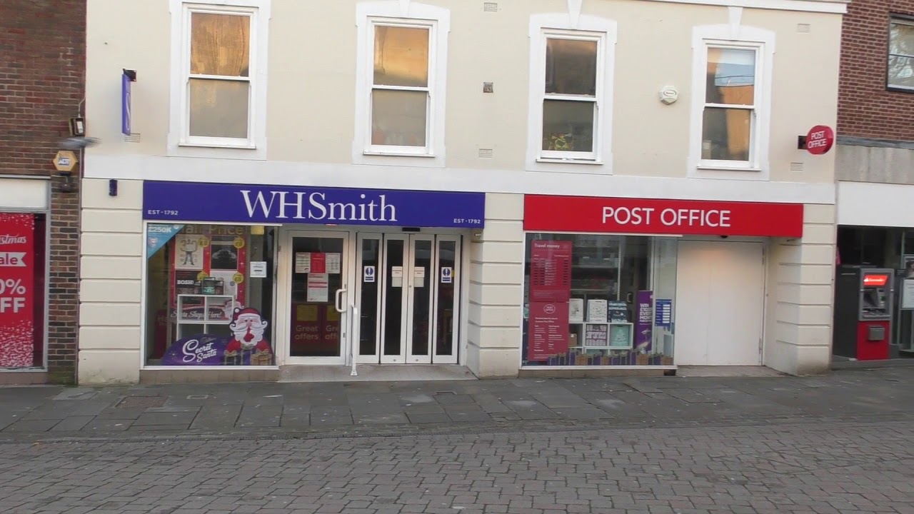 A Christmas Day walk around Andover town centre. High Street. 25.12.2019.