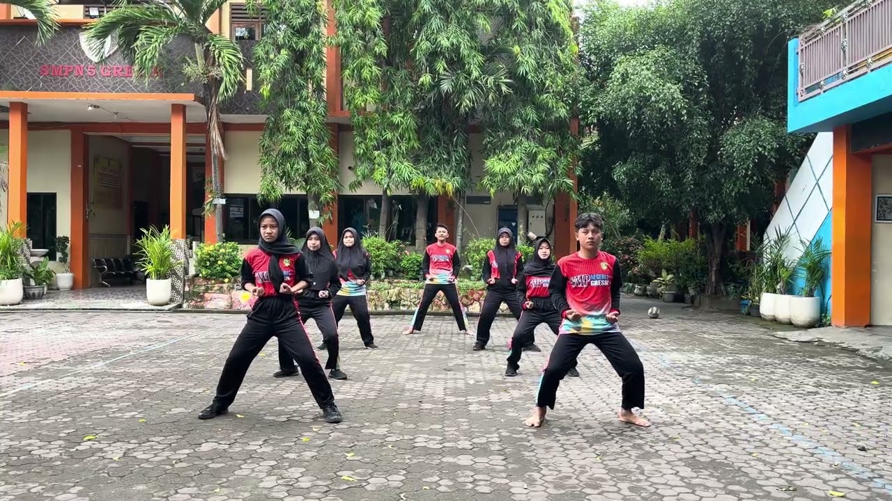 Pencak Silat Kelompok 4 Kelas 9J UPT SMP Negeri 5 Gresik 