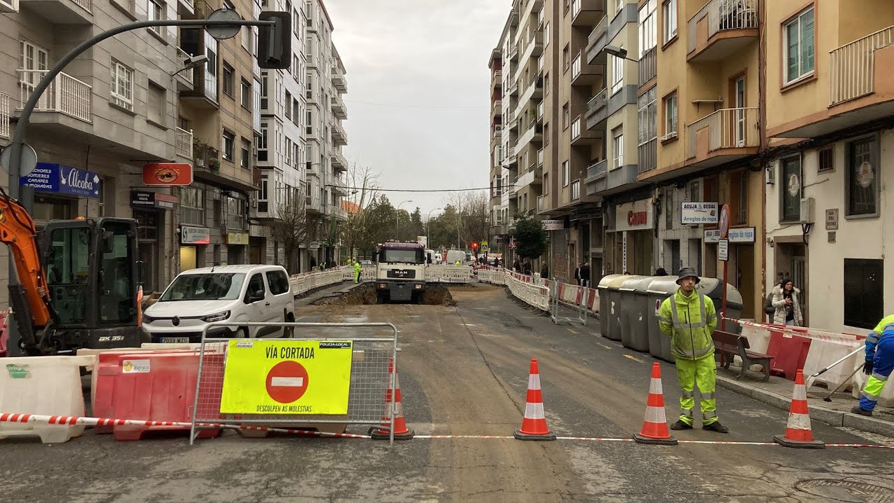 El socavón de la calle Pena Trevinca cortará al menos dos meses el tráfico