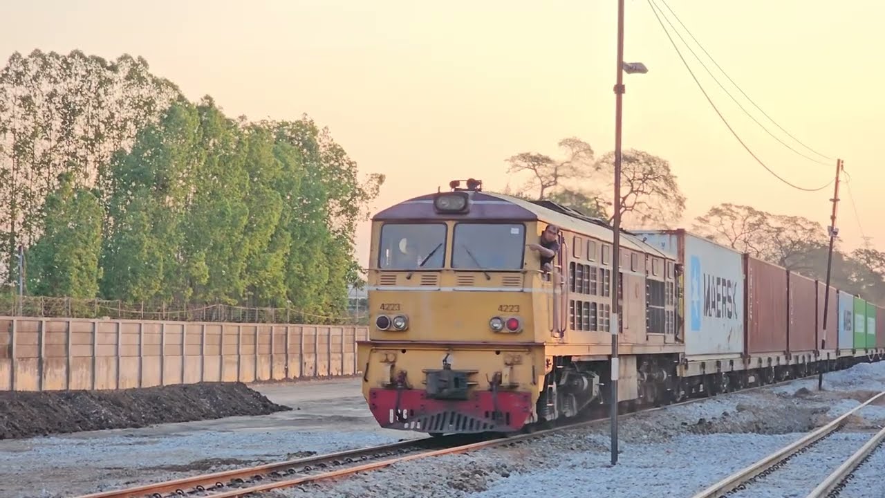 รถสินค้า 725 ตัดตู้ที่สระโกสินารายณ์ freight train 725