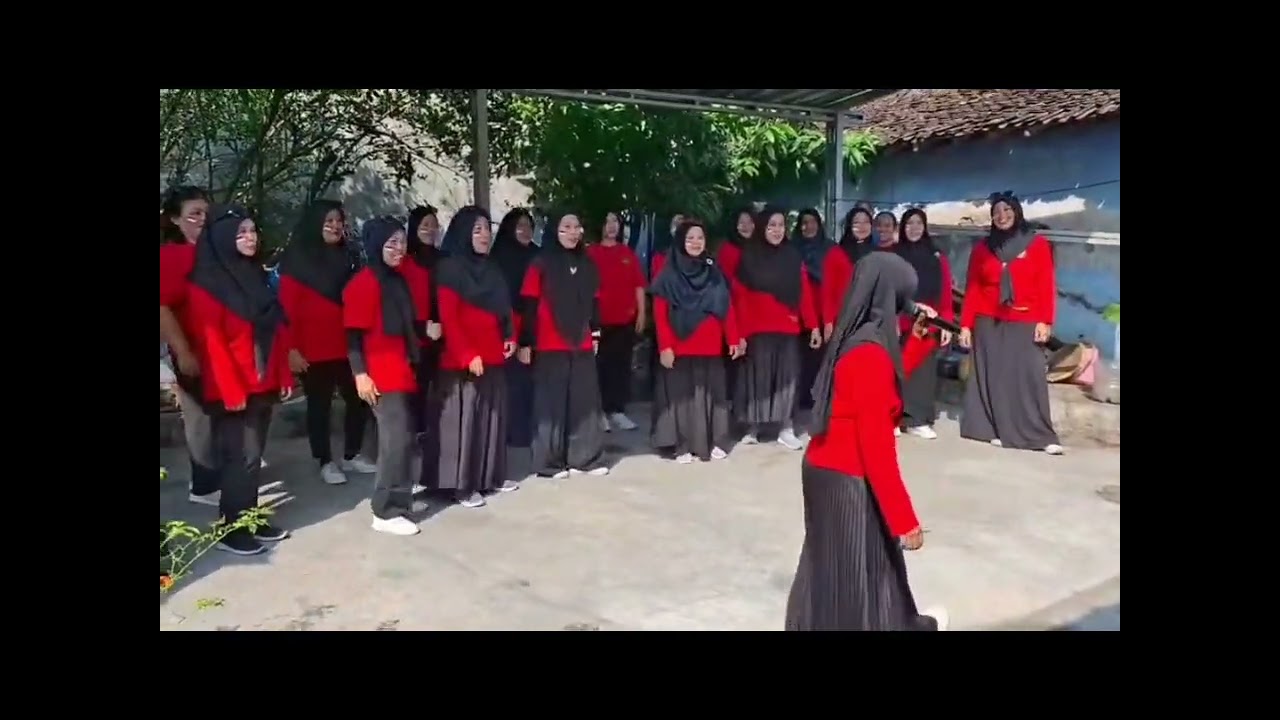 Lomba 17 an yel - yel ibu - ibu Kalibening