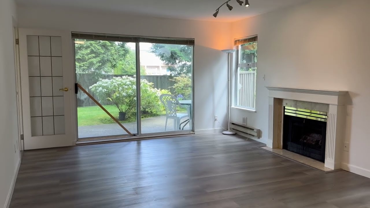 Parkview -Metrotown 1321sf Garden 2 Beds 2 Baths w/ Huge Outdoor Space
