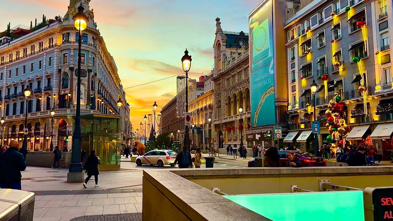 Madrid[4K] ATARDECER por MADRID se Acerca la NAVIDAD y se Nota - Noviembre de 2025