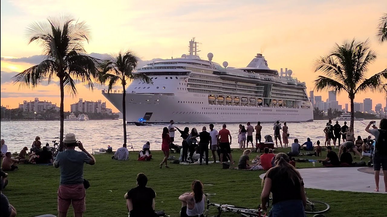 South Pointe Park  Miami  Florida (4K UHD)