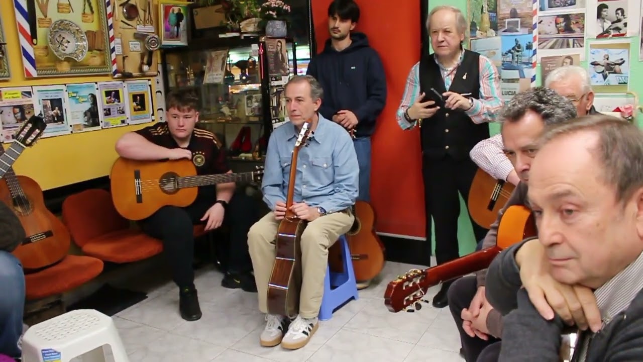 ALUMNOS de guitarra flamenca en la Peluquería Expotemática   16 febrero 2026