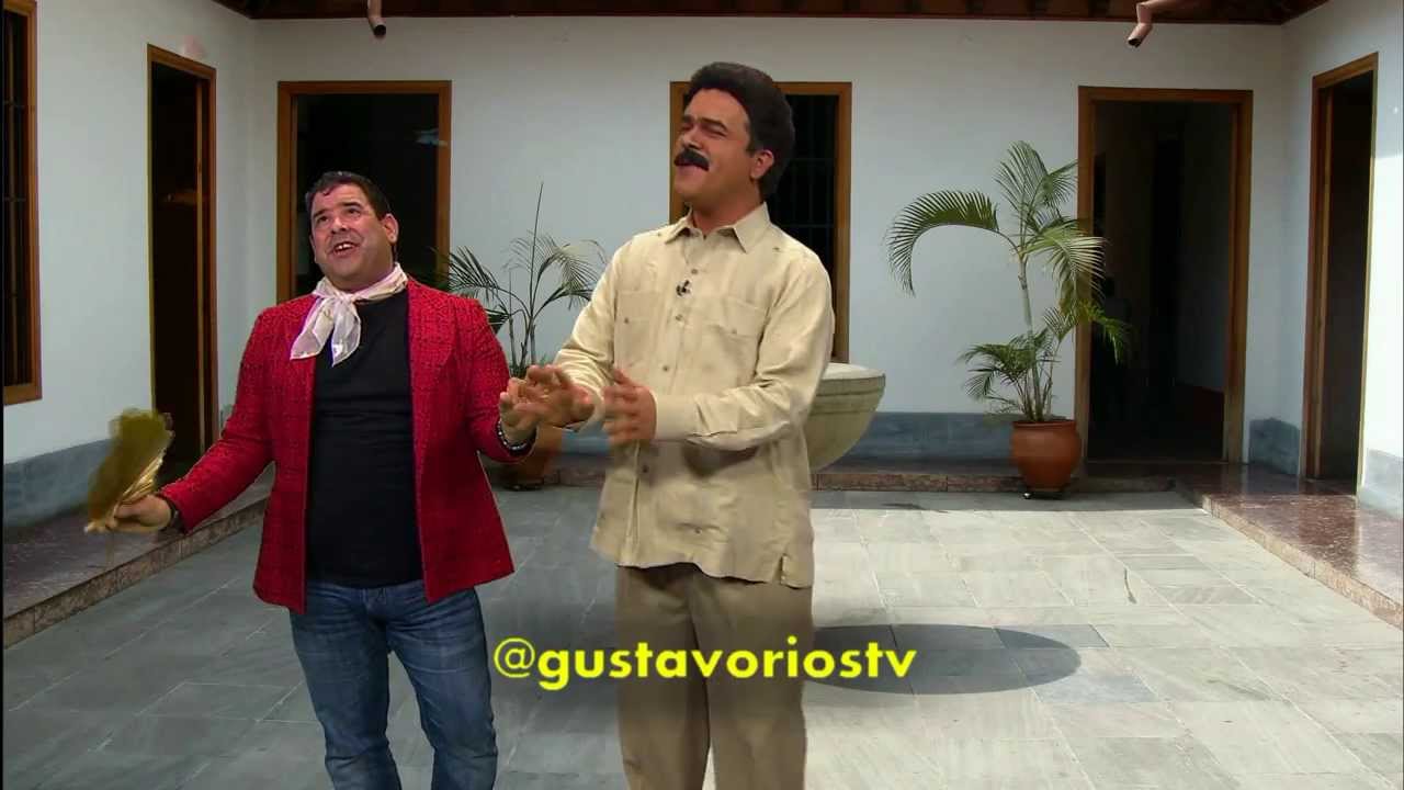 MADURO CON EL MARICA ENTRE SUS MANOS 