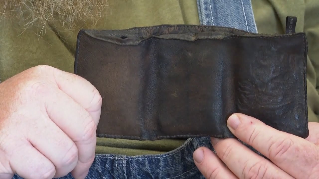Mechanic Finds Wallet Inside Car, Returns It to Ford Worker Who Lost it in 2014