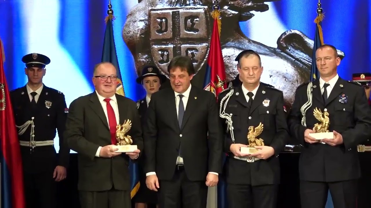 Ministar Gašić uručio je 22 zlatne medalјe, grifone i odličje „Zvezdu Jakova Nenadovića“
