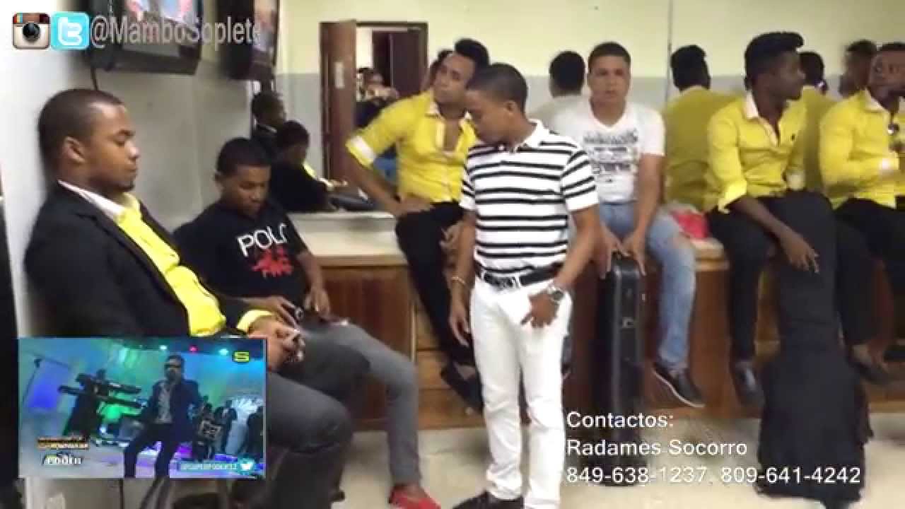 Maquillando a Mambo Soplete  En el Camerino de Super Canal 33